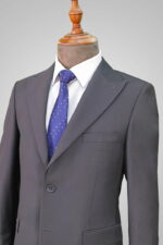 کت و شلوار لوپیناس رنگ نوک مدادی زاویه نزدیک